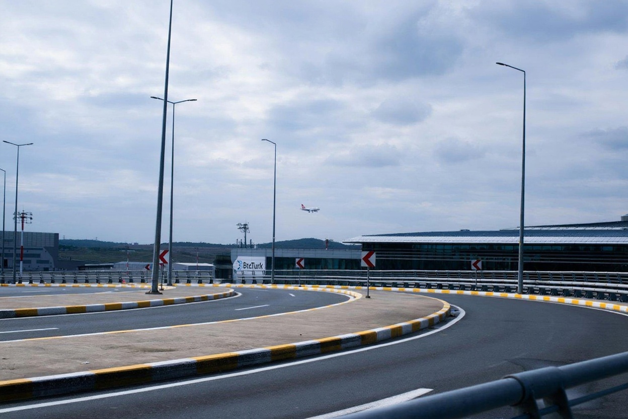 Rinas Airport arrivals — walk past the touts, use the official rank or book Bolt before you land